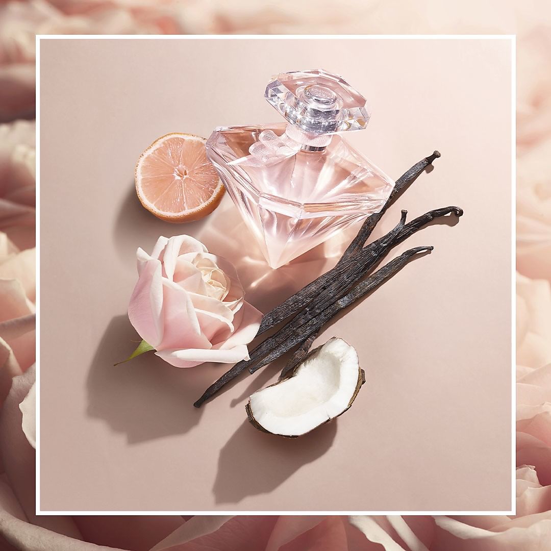 Lancôme Official - La Nuit Trésor Nude, is a true sensorial experience in an Eau de Toilette, from carefully chosen solar notes of rose, coconut and bergamote to the delicate design of the diamond-sha...