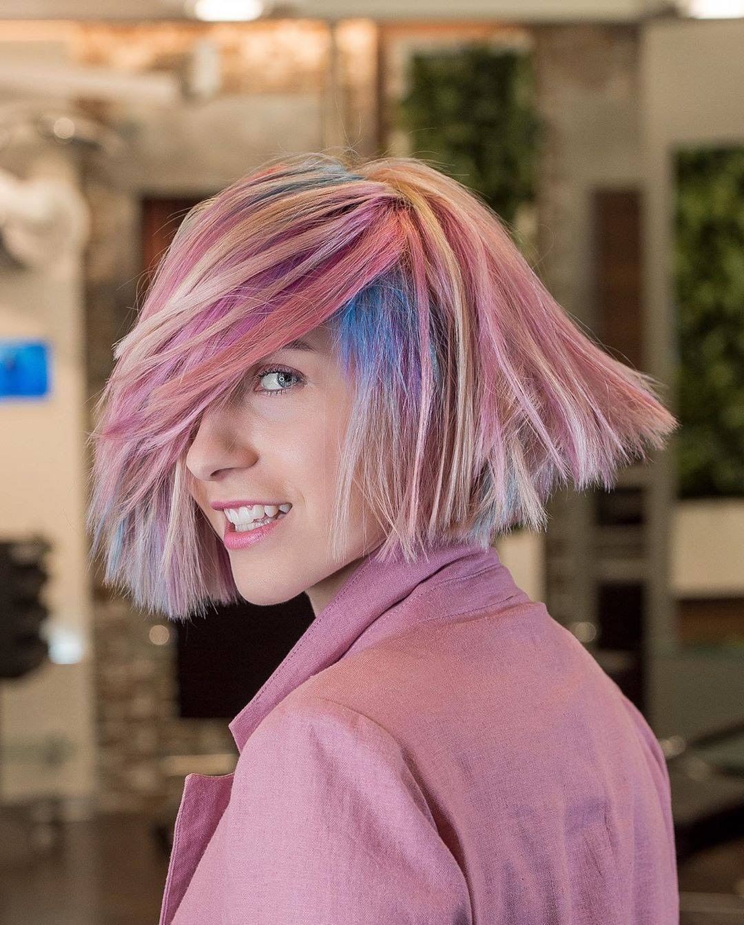 Wella Professionals Russia - Мастера салона @vinokurovstudiomoscow уверены, что розовый цвет – это настоящий антидепрессант! Ну и как тут не согласиться?

Вы знаете нашу любовь к цветным окрашиваниям,...
