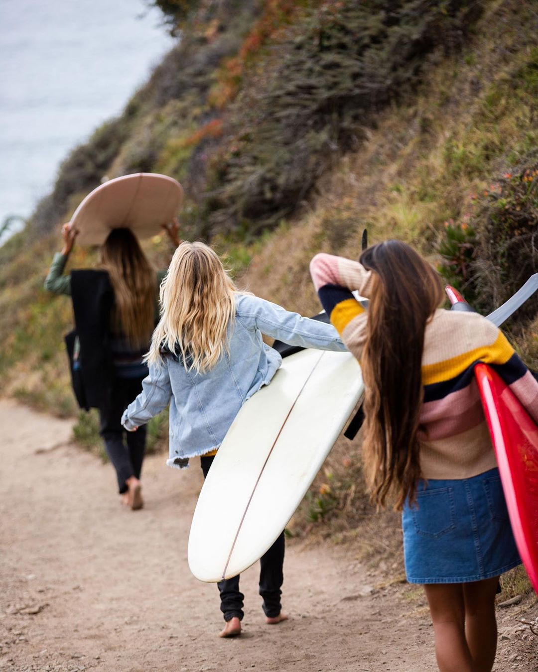 ROXY - Pack a bag, pack the boards and hit the road with your favourite crew. We road tripped to Santa Cruz with @maineikinimaka, @megr0h and @taywag and loved exploring one of the most unforgettable...