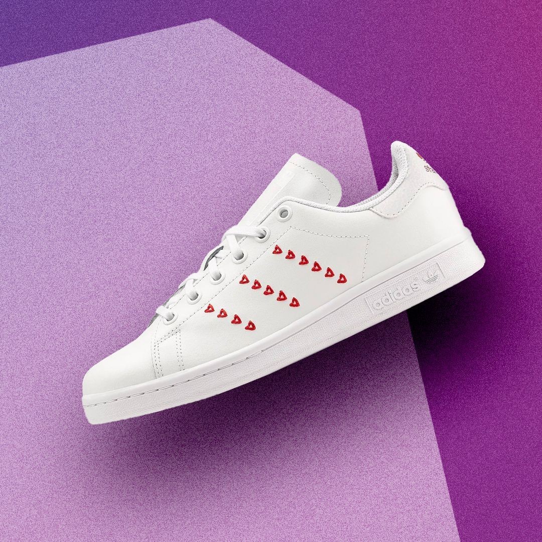 AW LAB Singapore 👟 - Adidas Stan Smith gets romantic with red stitched hearts over the iconic three stripes. ⠀
⠀
#awlabsg #playwithstyle #adidas