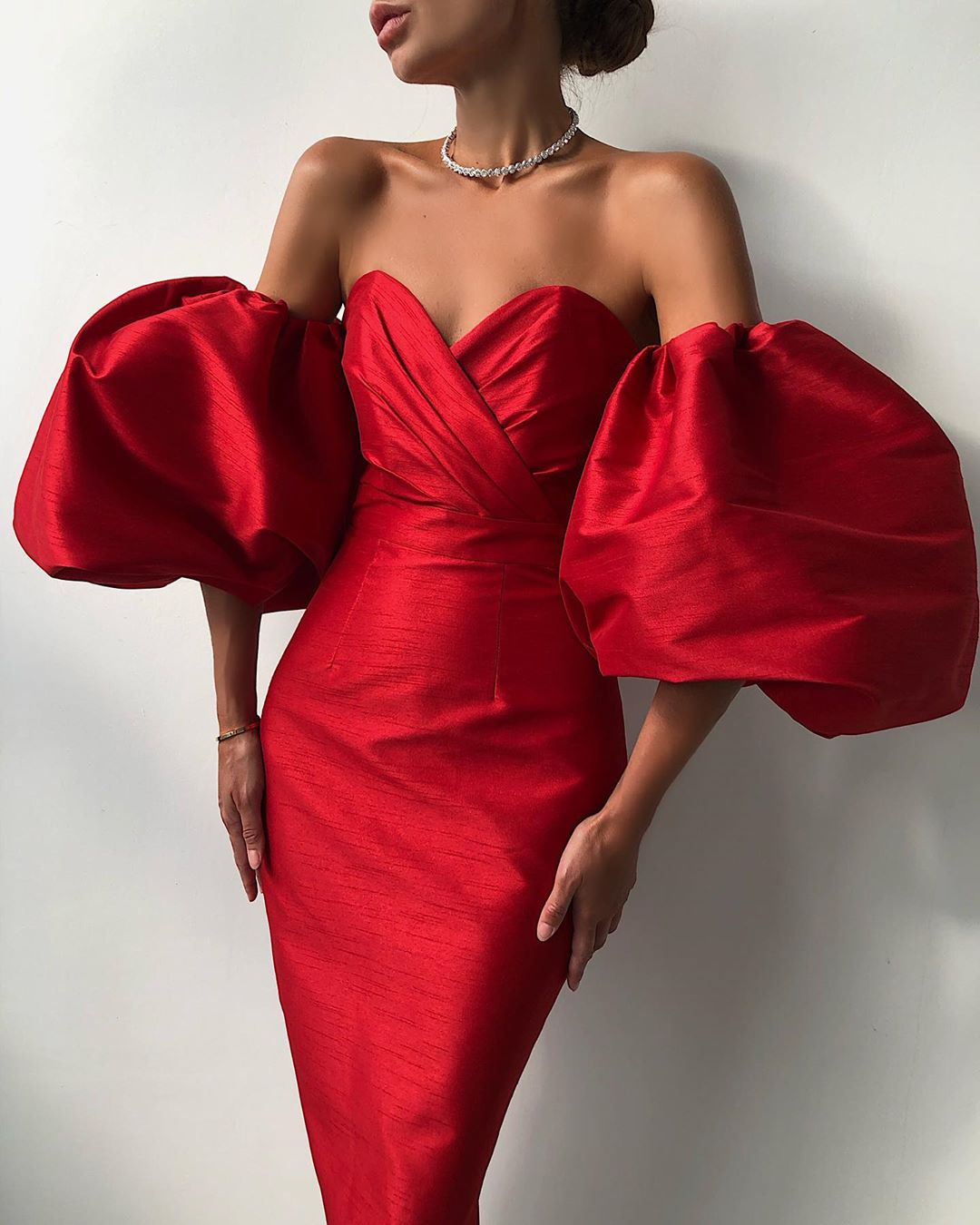 LN-family.com - New
Платье длины миди с объёмными рукавами доступно в новом красном цвете.
Все наши платья с объёмными рукавами прекрасно сочетаются с верхней одеждой. При снятии рукава легко принимаю...