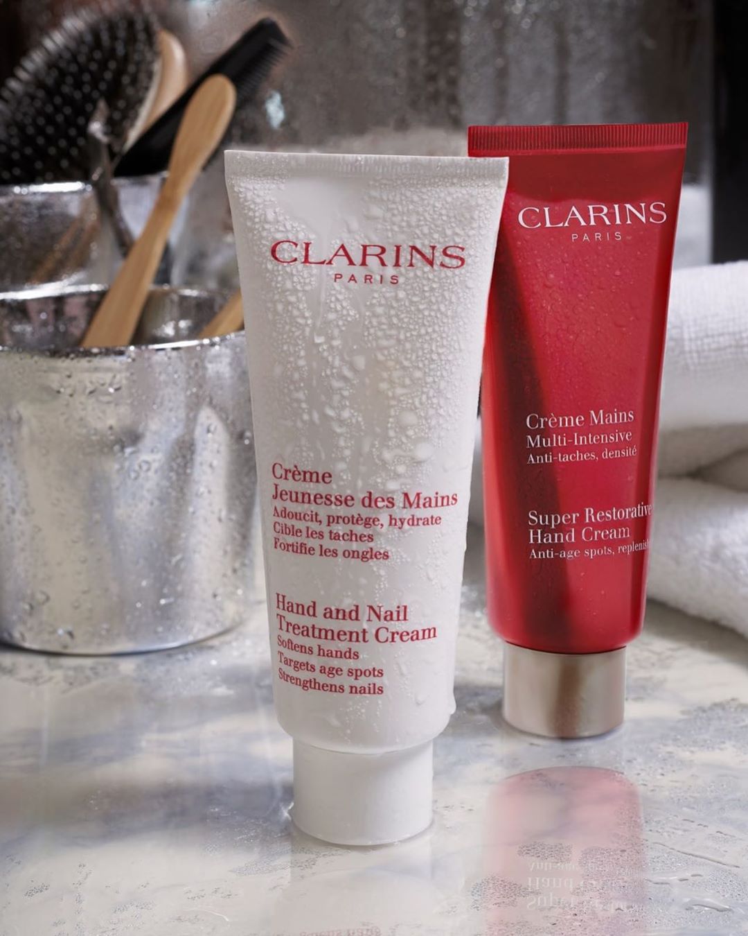 Clarins Russia - Крем для рук — важная составляющая нашего ежедневного ухода! Наносите его сразу после длительного ношения перчаток и использования антисептика 💧
⚡️Крем Jeunesse des Mains увлажняет и...