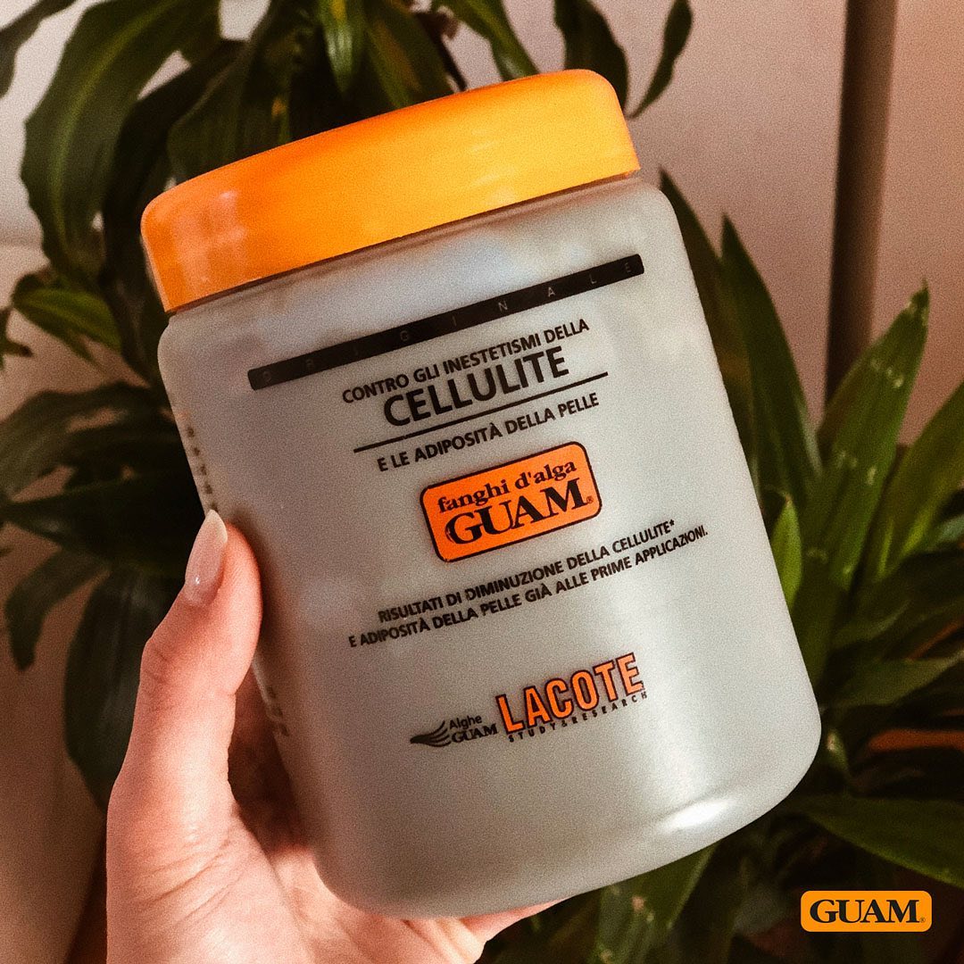 Fanghi d'alga Guam - Il vaso dal tappo arancione che racchiude tutti i benefici delle alghe marine Guam a casa tua.
La formulazione naturale, efficace ed inimitabile contro gli inestetismi della cellu...