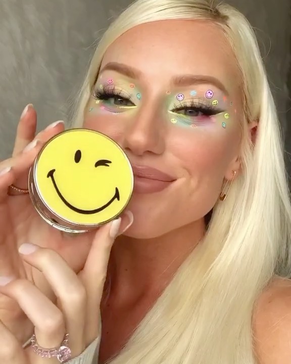 Ciaté London - S M I L E☺️✨ @gabxxrielle spreading a little positivity❤️ in our #ciatexsmiley collection ☺️ #tiktok #repost #ciate