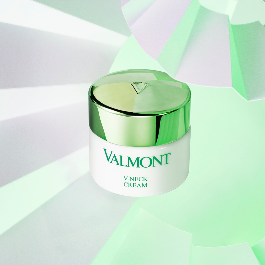 Valmont Official Account - Keep your smiling expression lines only! V-Line Lifting Eye Cream fights against fine lines and wrinkles with its 5-lifting factors, visibly smoothing the delicate eye area...