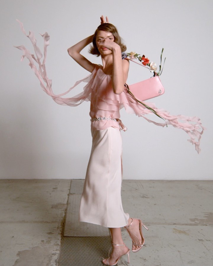 Blumarine - Rosa Valeriensis caught in the act of
blooming.

#Blumarine #BlumarineWildRoses #BloomBlumarine
#BlumarineSS21

@valeriescherzinger
