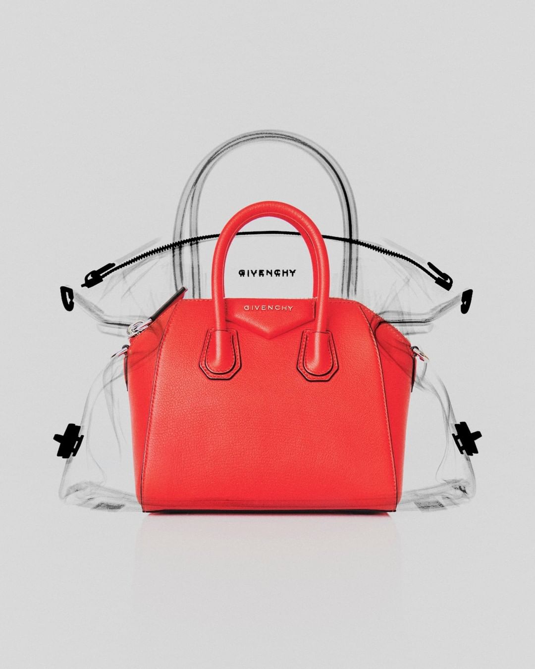 GIVENCHY - ANATOMY OF AN ICON: Representing the architectural, rigid construction of the classic Antigona against the softness of its new version, the Antigona Soft. Browse the Antigona Line through t...