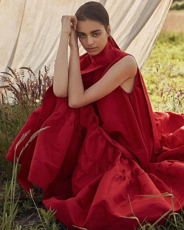 Rochas Paris - The #RochasSS20 red gown in #Vogueczechoslovakia. Photographer # DominikaJarczyńska, stylist #Marikalola and mode #PaulinaPitsikalis.

#RochasSS20  #SS20