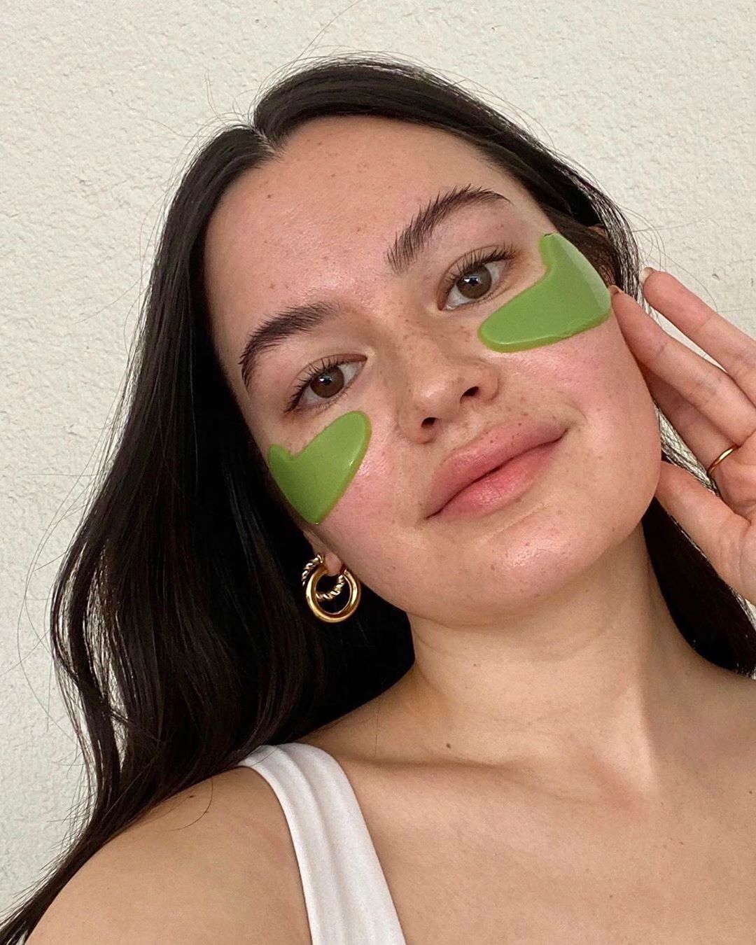 100% PURE - The Bright Eyes Mask. 🌿✨🍸 Serve chilled for an extra cooling, de-puffing effect. 

@skincarestandard #maskmonday #masking #facemask #depuff #darkcircles #brighteyes #hydrogel #aloe #monday...