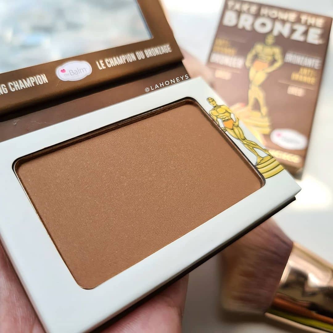 theBalm Cosmetics - Drop a 😍 for this natural, high-pigment matte bronzer. "Take Home the Bronze" Shade: Greg
​
​Photo Cred: @lahoneys