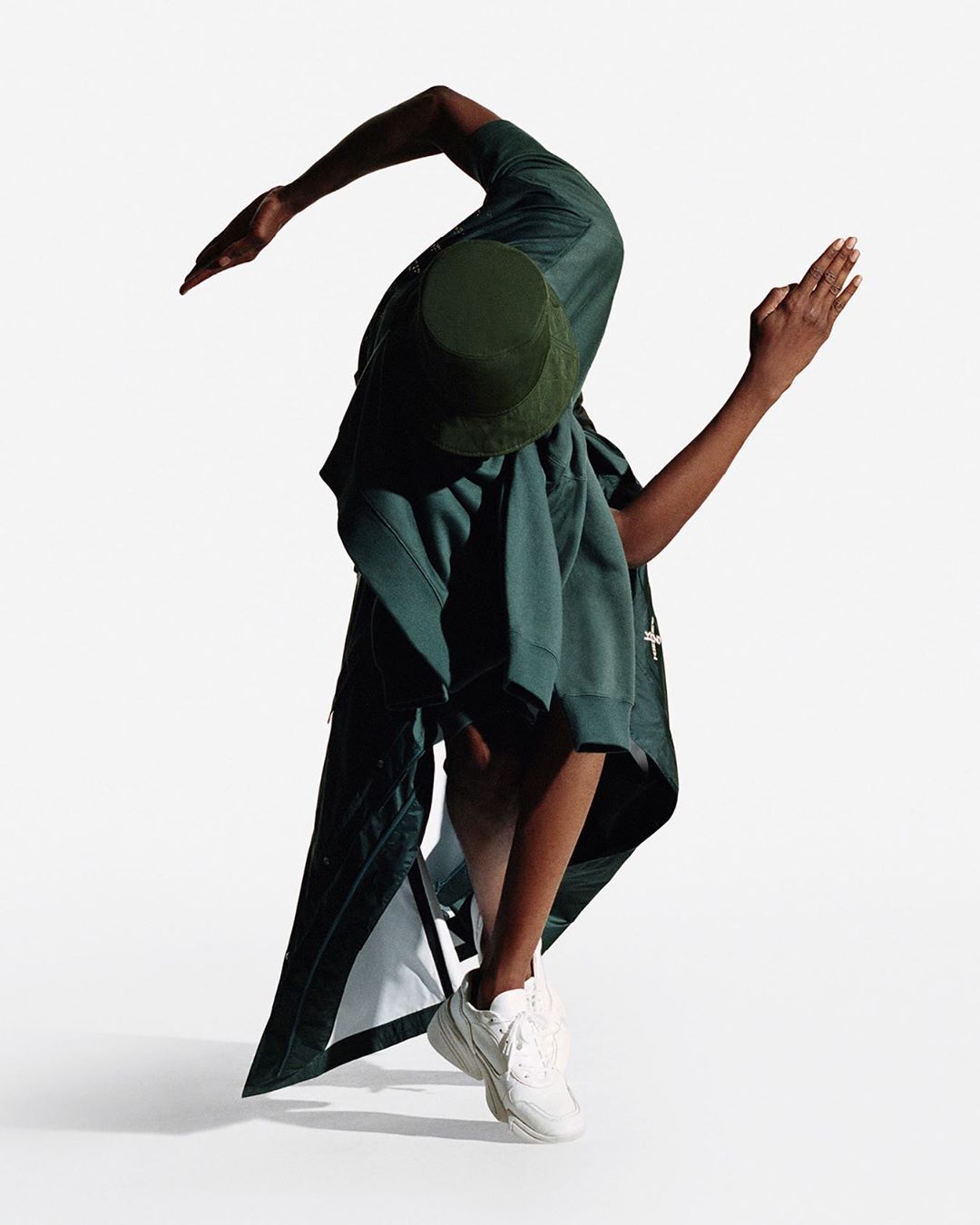 KENZO - #KENZOsport
Functional and gender-fluid, the KENZO Sport collection is available now on KENZO.com. Join the #KENZOsportchallenge on Tiktok, and shop the collection now on KENZO.com and in KENZ...