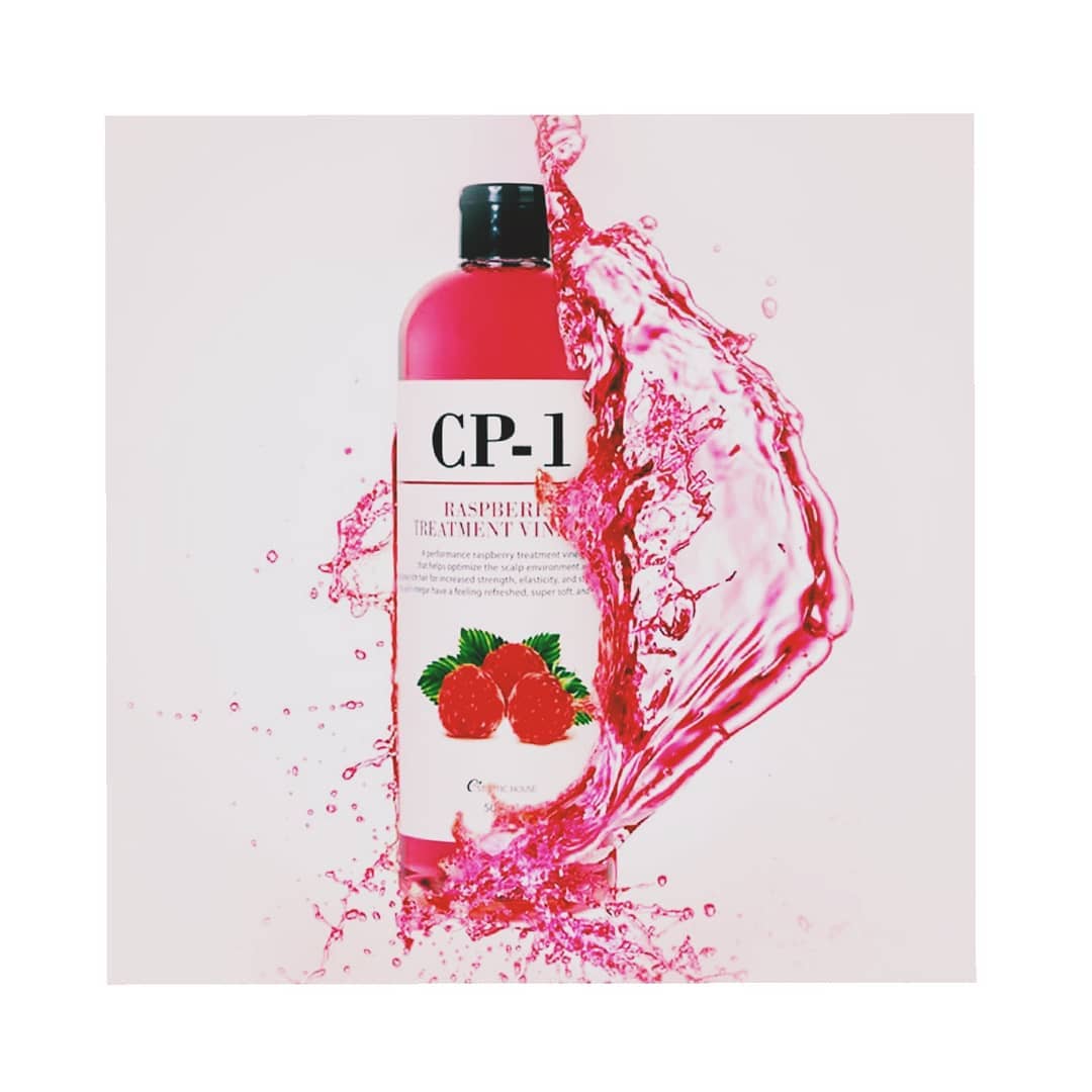 МИРОВЫЕ БРЕНДЫ В ОДНОМ МЕСТЕ - Esthetic House CP-1 Raspberry Treatment Vinegar — увлажняющий кондиционер для волос с малиновым уксусом.🥰
Средство не утяжеляет локоны и не оставляет на них липкого слоя...