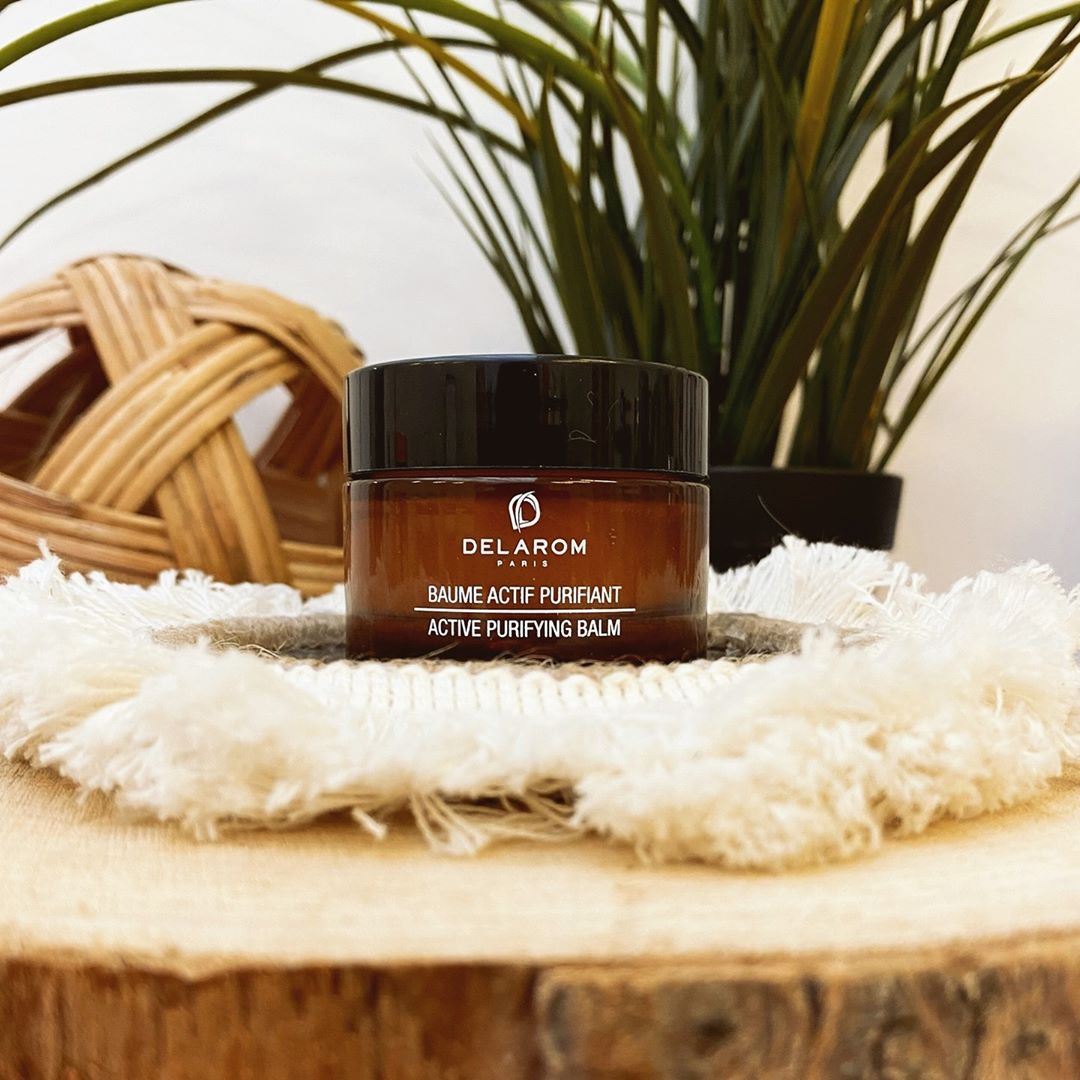 Delarom Paris - 🍃 Le Baume Actif Purifiant aux huiles essentielles 100% pures et naturelles rend éclat et fermeté à votre peau.

Ses principales actions sont : 
- Purifier 
- Détoxifier
- Assouplir la...