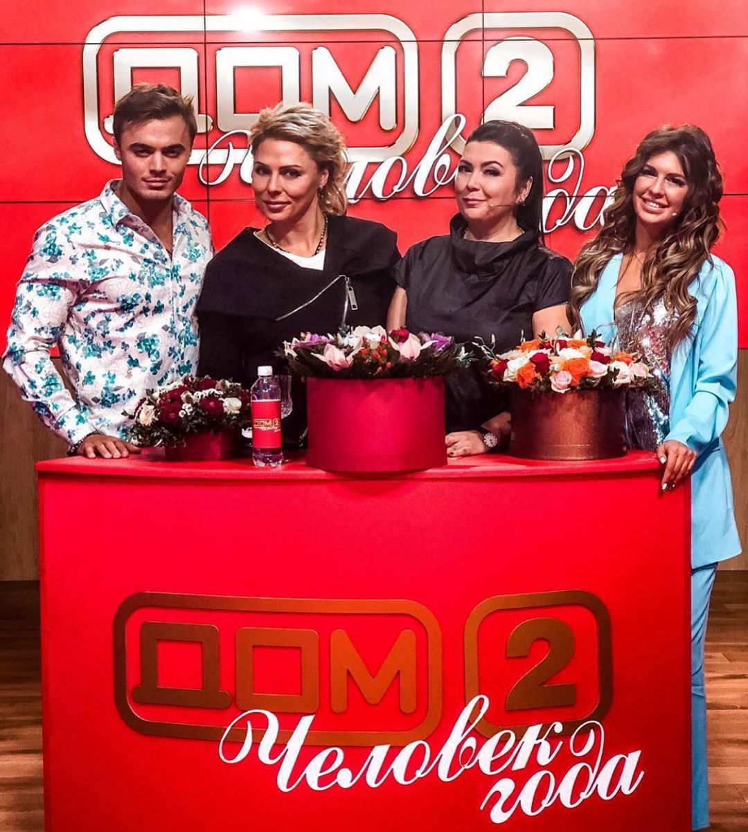  - Сегодня международный ,День Мамы!
Российский в ноябре, а международный в мае!

Я горжусь своей мамой!
И считаю, что ты мам @donzova настоящий герой! Столько всего пройти в жизни, и никогда не...