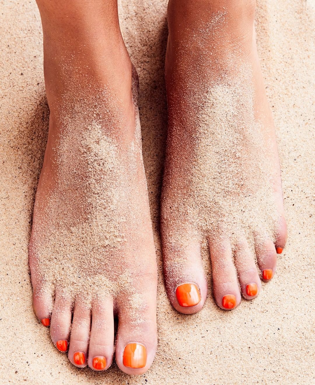 Sally Hansen - Sandy Sundays 🏝 . (Shade: Sun Kissed)