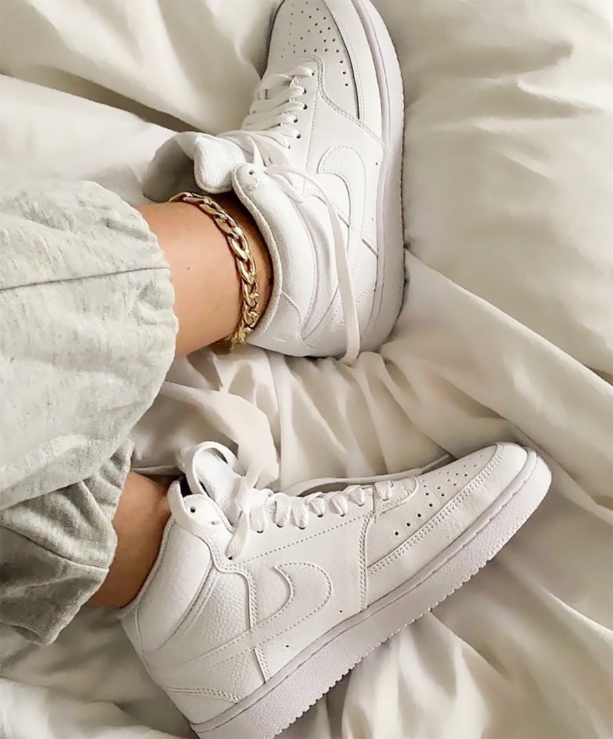 OQVestir - Se é pra ficar em casa, que seja em grande estilo. 👯 E esse par de #Nike chegou pra provar que tênis brancos podem ser protagonistas, sim! Amou, sneakerhead? Então dá uma olhada na seleção...