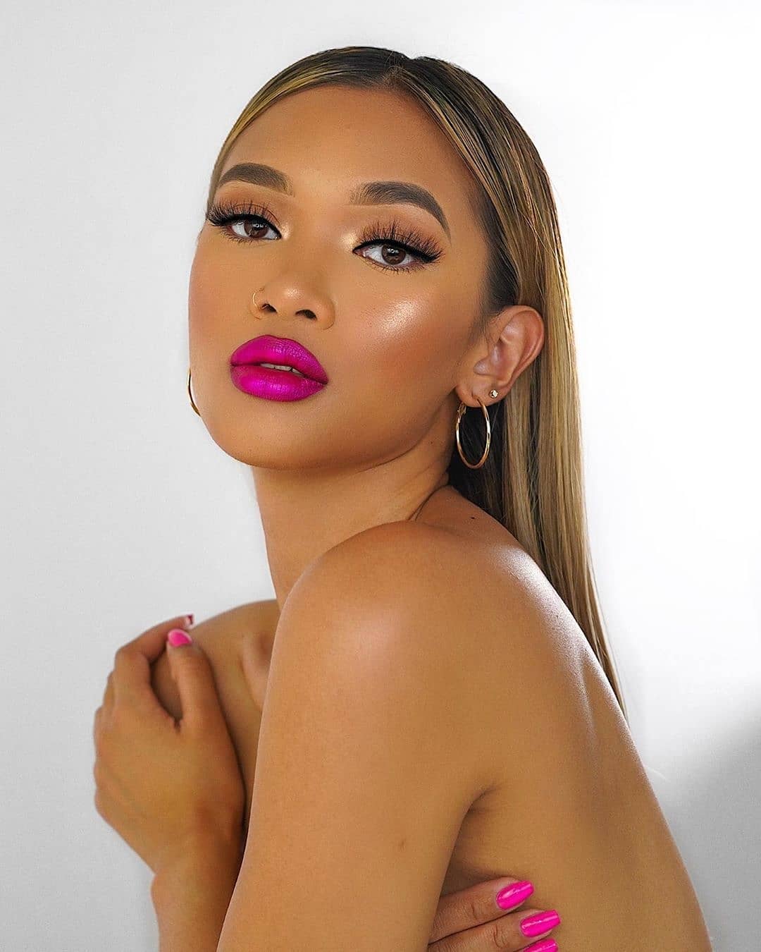 theBalm Cosmetics - This look is major goals, tap to shop our new Clean Beauty & Green Packaging releases to achieve this look. #WillPowder #Bronzilla
​@che.mosley