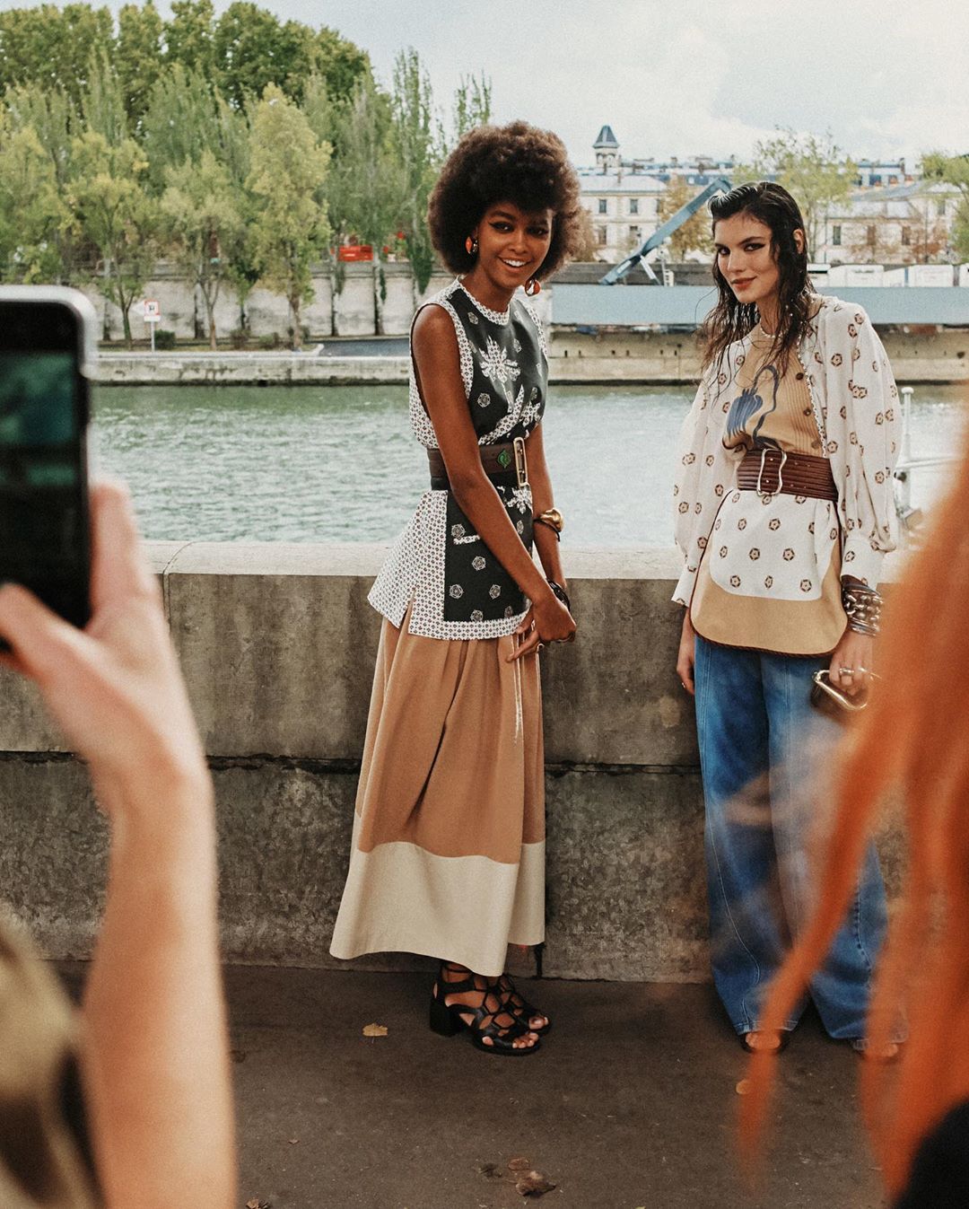 Chloé - Timeless attitudes remixed and revisited: discovering @NRamsayLevi’s #CHLOEss21 collection, #ASeasonInHope, on the streets of Paris.

Watch the show on chloe.com

#CHLOEgirls
#CHLOE