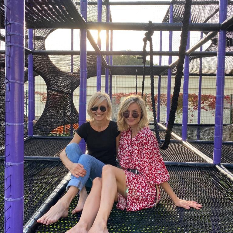 Polina Gagarina 🇷🇺 - Сегодня был чудесный Детский день и неожиданная приятная встреча с подругой нашей семьи @d.ingeborga 💋 У Ингеборги скоро премьера, с нетерпением жду и иду❤️ #полинагагарина #и...