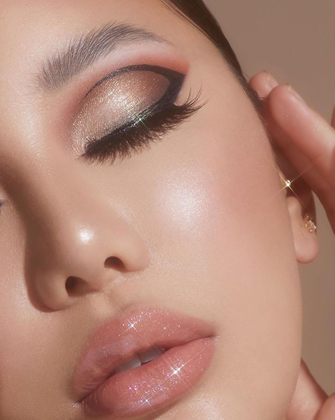 Anastasia Beverly Hills - Dreamy @anasafazada 

Using our Modern Renaissance Palette on eyes