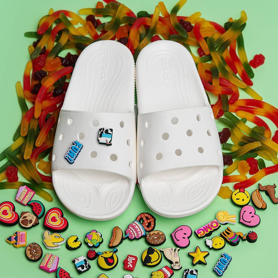 Crocs Russia - Sweet dreams are made of Crocs. Кастомизируй свои Classic Slide и отправляйся за яркими приключениями ✨
⠀
#crocs #crocsru #крокс