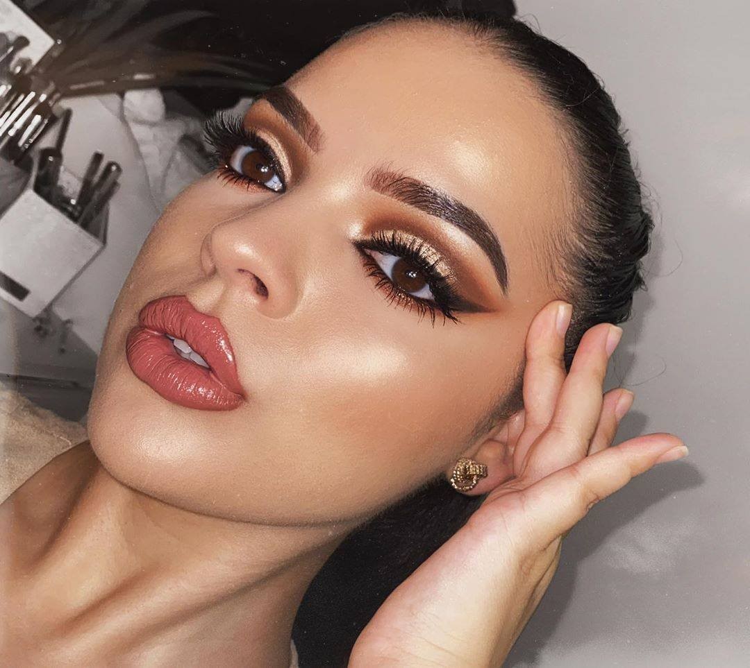 NYX Professional Makeup - Hispanic Creators We Love: @thejackieflores 🇲🇽❤️ Jackie always has our jaws on the floor with her snatched makeup looks. Her creativeness inspires us to cut that crease & sla... NYX Professional Makeup - Hispanic Creators We Love: @thejackieflores 🇲🇽❤️ Jackie always has our jaws on the floor with her snatched makeup looks. Her creativeness inspires us to cut that crease & sla...