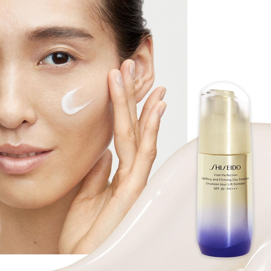 SHISEIDO - Looking for something light, luxurious and uplifting? Meet Vital Perfection Uplifting and Firming Day Emulsion. The sweet orange fragrance combines with a smooth, comforting texture to rela...