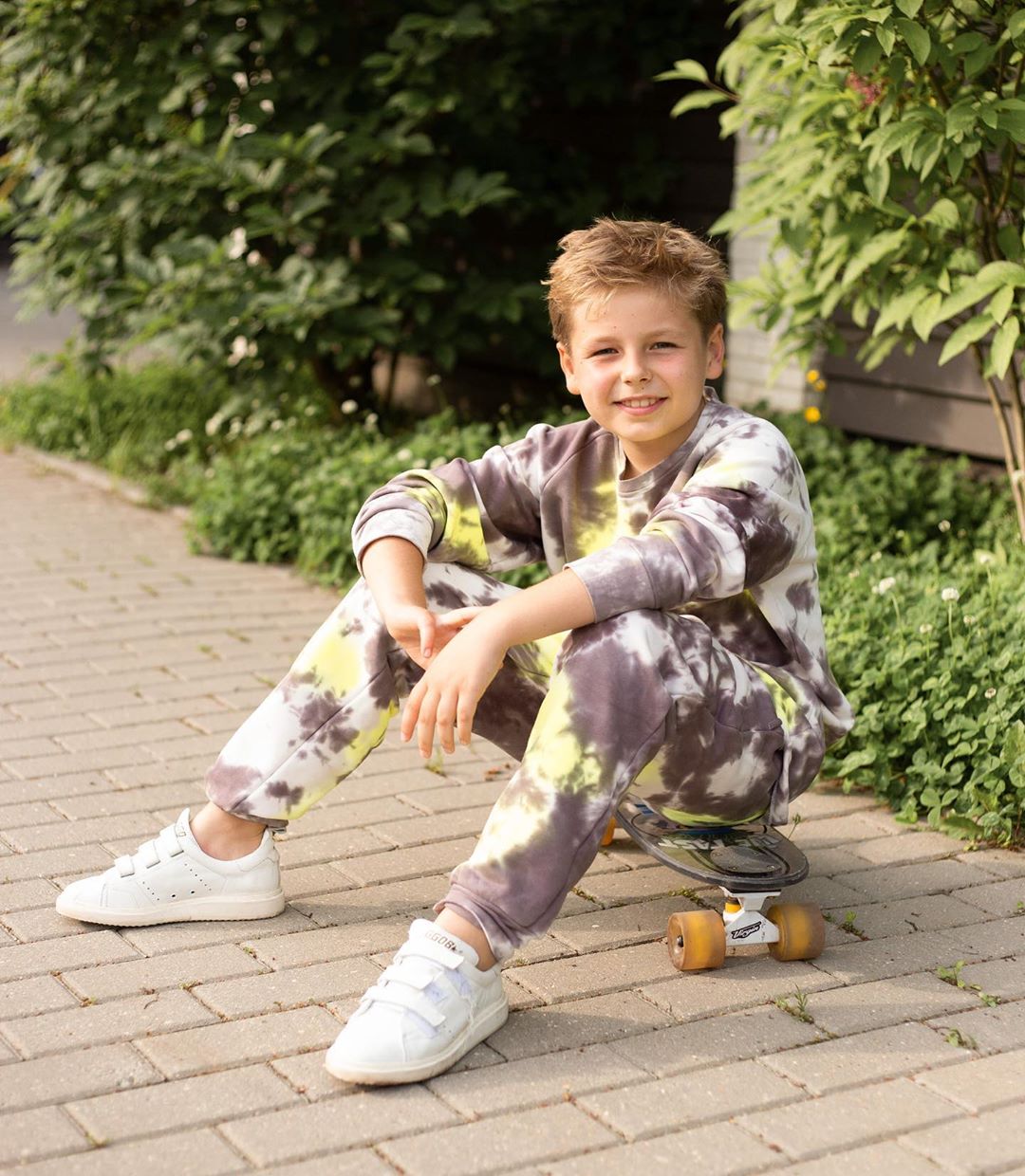 Ирена Понарошку - Что вы отвечаете на вот это:
⠀
– Мам, ну уже у всех моих друзей есть телефоны!
⠀
– Мам, всем друзьям разрешают играть сколько угодно в Fortnite и Brawl Stars!
⠀
– Мам, ну все пьют га...