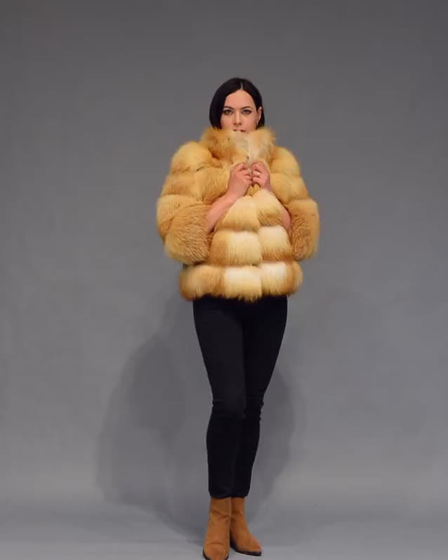 Сеть магазинов КАЛЯЕВ - Последняя распродажа зимнего товара!
⠀
Куртка из лисы Джульетта 01, КАЛЯЕВ
⠀
#каляев #шубы #мех #furs #style