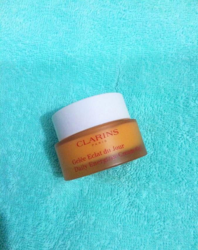 Clarins для комбинированной кожи. Clarins Creme Eclat du. Кларанс для молодой кожи jour. Clarins Creme Eclat du jour. Clarins косметика гель для лица с с гранулами.