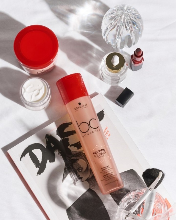 Schwarzkopf Professional - Feeling dazed by hair damage? Reverse up to 3 years of damage with the #BCBonacure Peptide Repair Rescue range 💪
#RepairRescue #BELIEVEINCONFIDENCE #healthyhair #beautifulha...