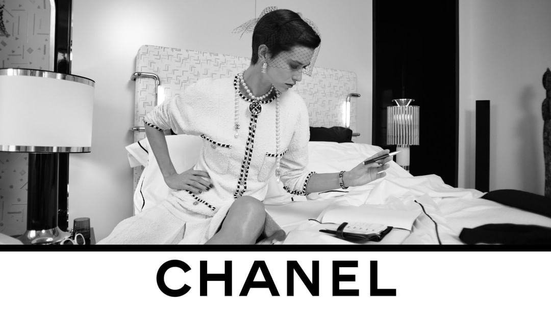 CHANEL - SCENE 1. INTERIOR: BEDROOM.
A preview of the CHANEL Spring-Summer 2021 Ready-to-Wear collection with Rianne Van Rompaey, Mica Argañaraz and Louise de Chevigny.
See the show live from Paris on...