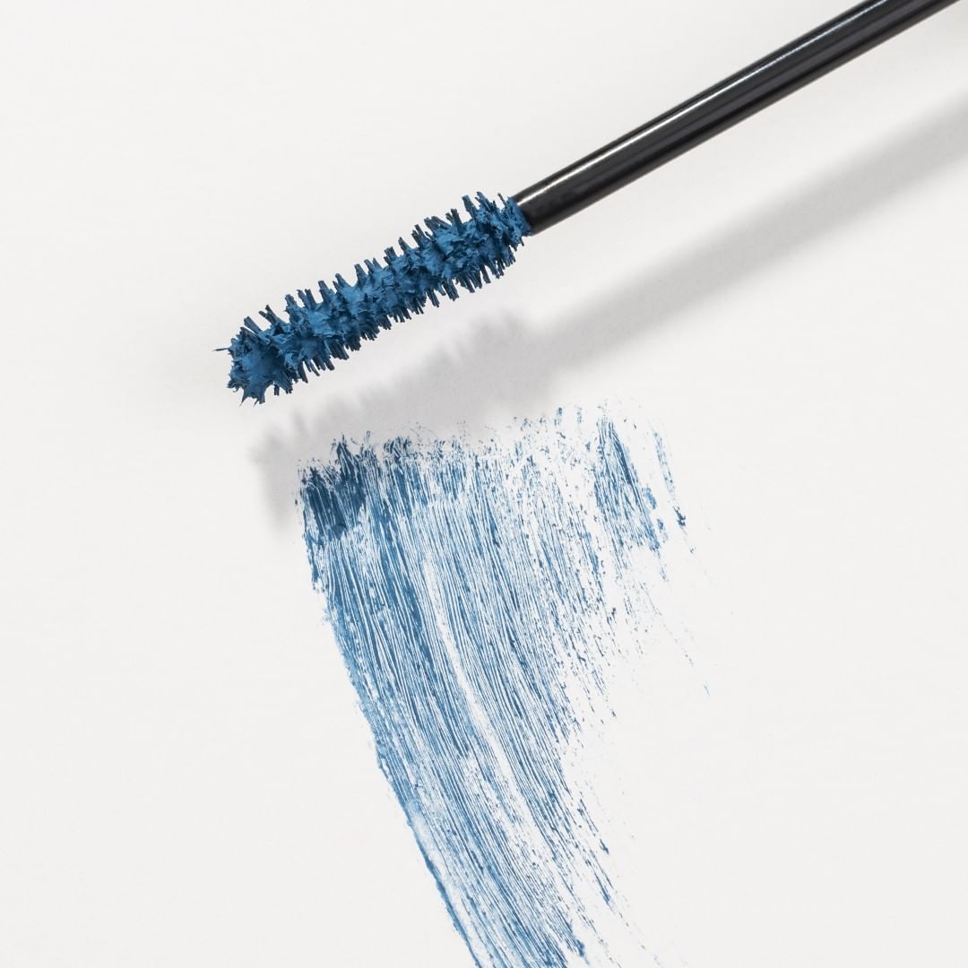 MISSLYN - Even after the first application, the intensely pigmented texture of our Color Mania Mascara No. 8 pool blue gives your lashes a striking color with optimal durability. ⠀⠀⠀⠀⠀⠀⠀⠀⠀
⠀⠀⠀⠀⠀⠀⠀⠀⠀
#...