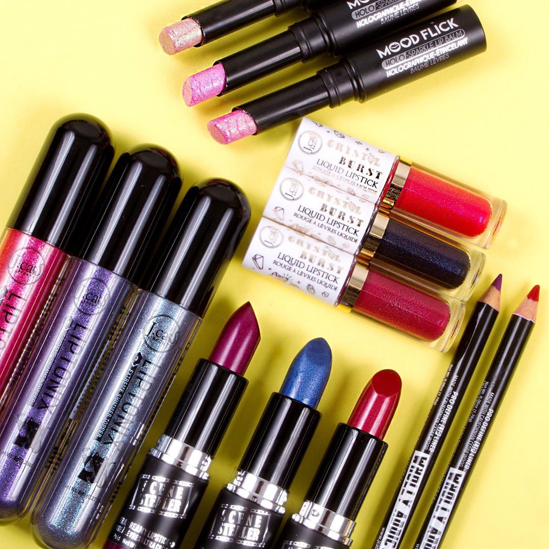J. Cat Beauty - We’ve gots lip products in all shades and shapes! Which shade is your go to this summer?💖
.
.
.
#jcat #jcatbeauty #crystalburstliquidlipstick #scenestealerultracreamylipstick #whollyad...