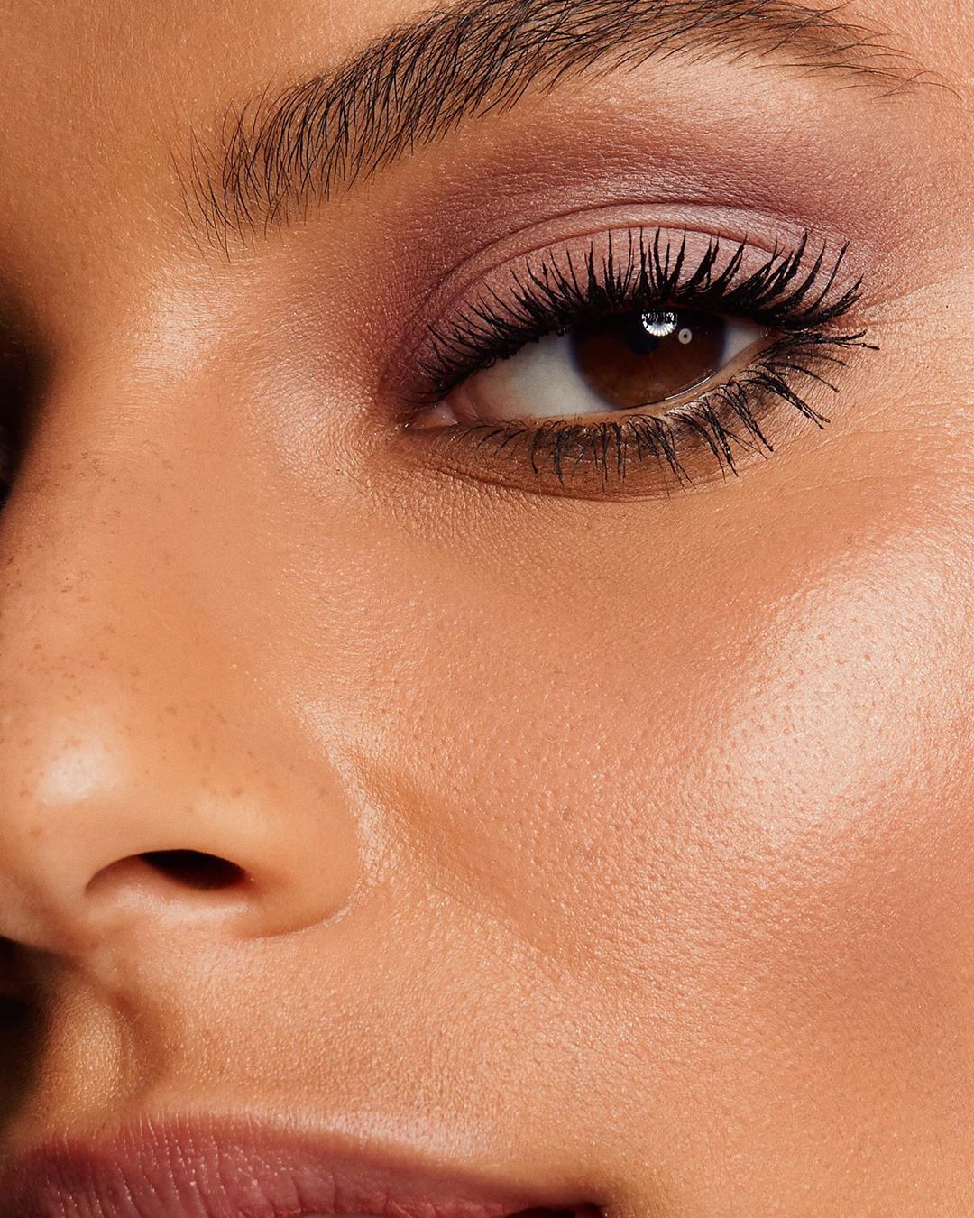 NARS Cosmetics - Swipe to see extreme results. ↔️

New Climax Extreme Mascara instantly creates explosive volume with latex-like black pigment from root to tip.