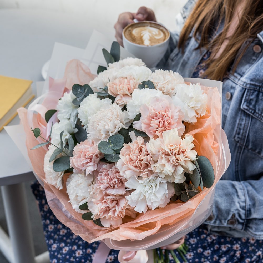 Доставка цветов Rosemarkt 🌿СПб - Нежный и безмятежный пудровый. Без лишних слов, без лишних красок, без ненужного пафоса.
⠀
Таким Букетом недели точно захочется похвастаться в своём Инстаграме 😌🌿
⠀
В...