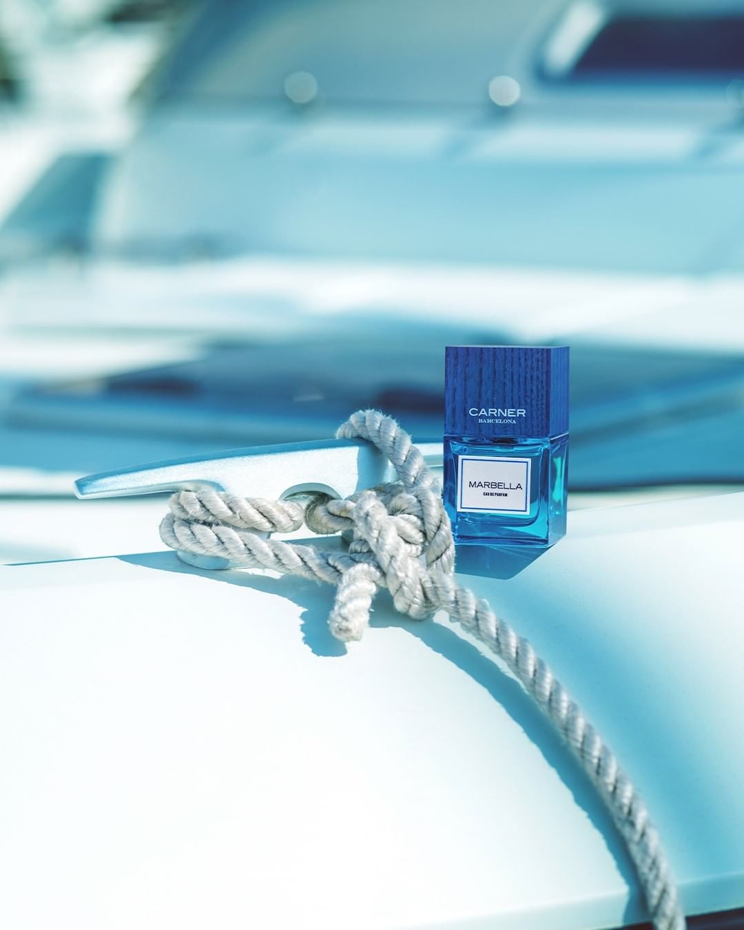 CARNER BARCELONA • Perfumes - Class and style in its purest form: large shining boats lined up in the harbor, dinner and dances bathed in champagne, parades of elegance and tanned people... Marbella 💙...