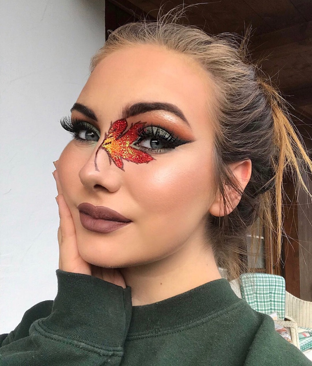J. Cat Beauty - @skill_by_autumn is a literal AUTUMN BABE🍁 She used our Rockin' the night! Sparkling powder in "Tangerine" & "King's Robe"⁠
.⁠
.⁠
.⁠
#jcat #jcatbeauty #trendmood #look #makeup #makeupl...
