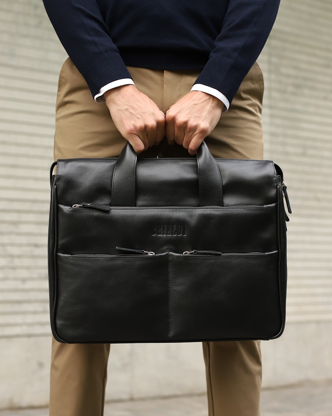 Кожаные сумки и рюкзаки - Manchester - отличное решение для тех, кто работает с большим количеством бумаг 📈
⠀
▪️ натуральная кожа сорта Great Nappa;
▪️ идеальна для непродолжительных командировок (1-2...