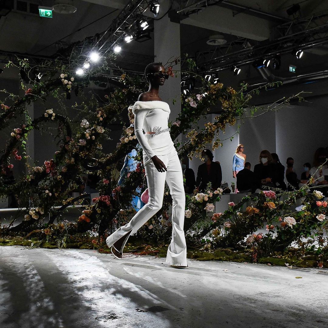 Blumarine - Blumarine

Bloom Spring Summer 21

#Blumarine #BlumarineWildRoses #BloomBlumarine
#BlumarineSS21 #MFW #FashionWeek #Milano
#LOREALMFW #dyson #dysonitalia #dysoncorrale
#dysonsupersonic

@n...