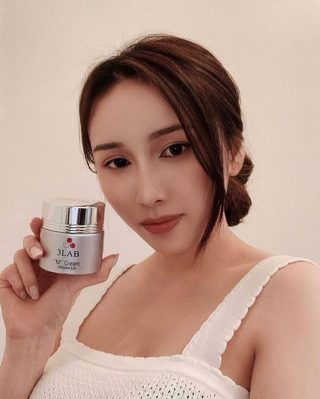 3LAB - Our ‘M’ Cream Ultimate Lift helps to firm and hydrate the skin, thanks to a combination of Apple Stem Technology and Bio-Engineered Renewal Complex.

“I feel much more confident about my skin n...