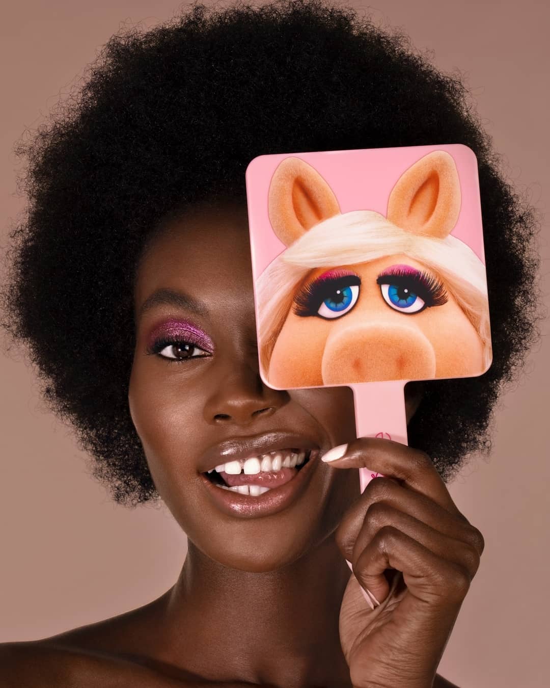 Ciaté London - Behind every diva, are some seriously boujee accessories🐽🙌queue #CiateXMissPiggy Who? Moi? Mirror 😍 handheld vanity mirror - a covetable, collectors’ LIMITED EDITION item 💥 The boudoir...