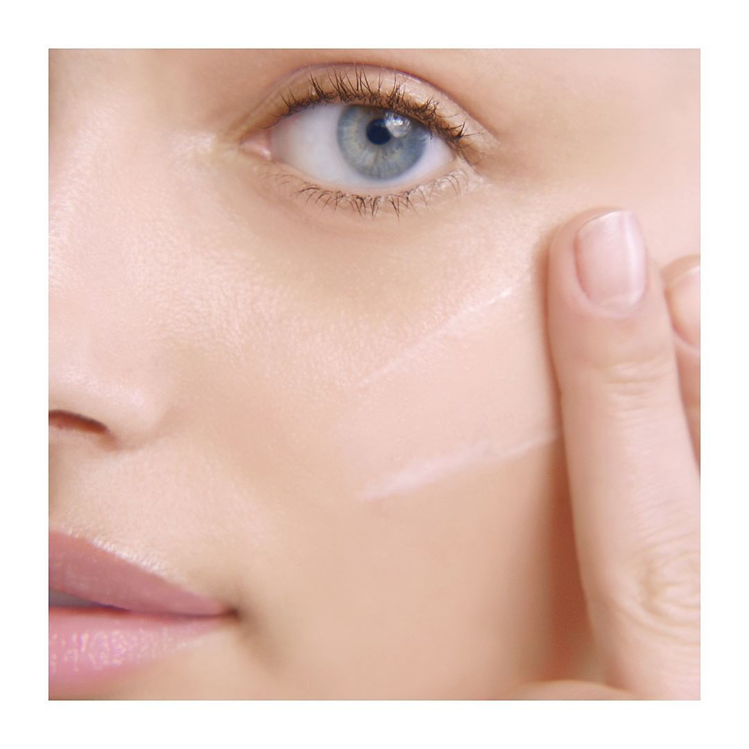 Lancôme Official - Staying hydrated is non-negotiable if you want to spend the holiday soaking up the sun. Treat your skin to a daily zen moment with Hydra Zen Anti-Stress Glow Liquid moisturizer. Aft...