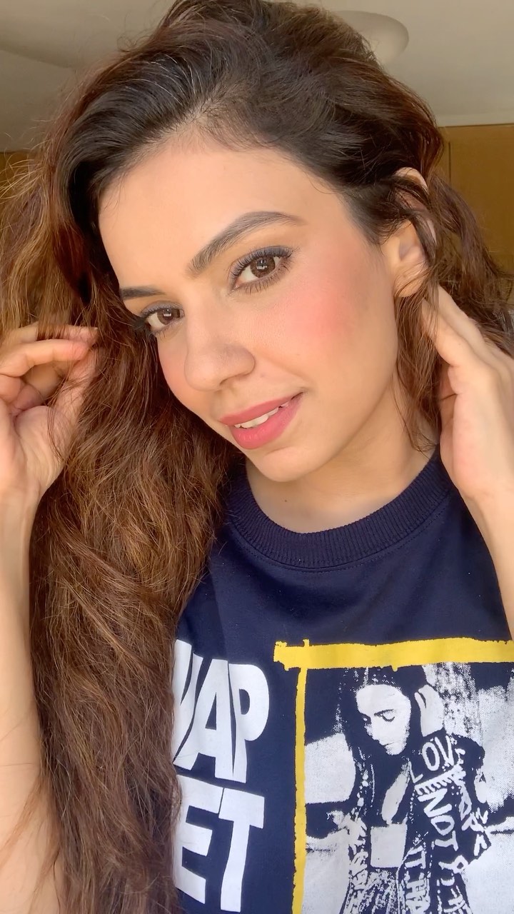 Iba - Simple dewy makeup for everyday look, follow this tutorial to learn how!

Products featured in the video:
Skin Glow Power Serum - Rs. 899
Photo Perfect HD Face Primer - Rs. 399
Pure Skin Liquid...