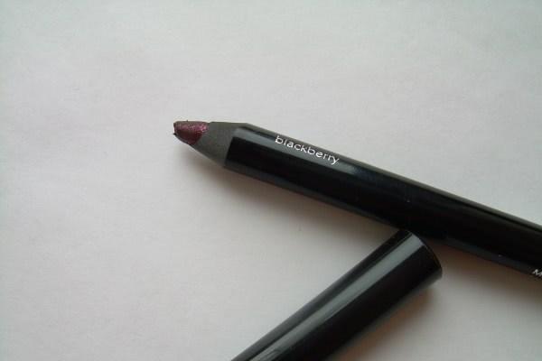 Удивительное рядом: карандаш gel eyeliner super shock от Avon в оттенке blackberry