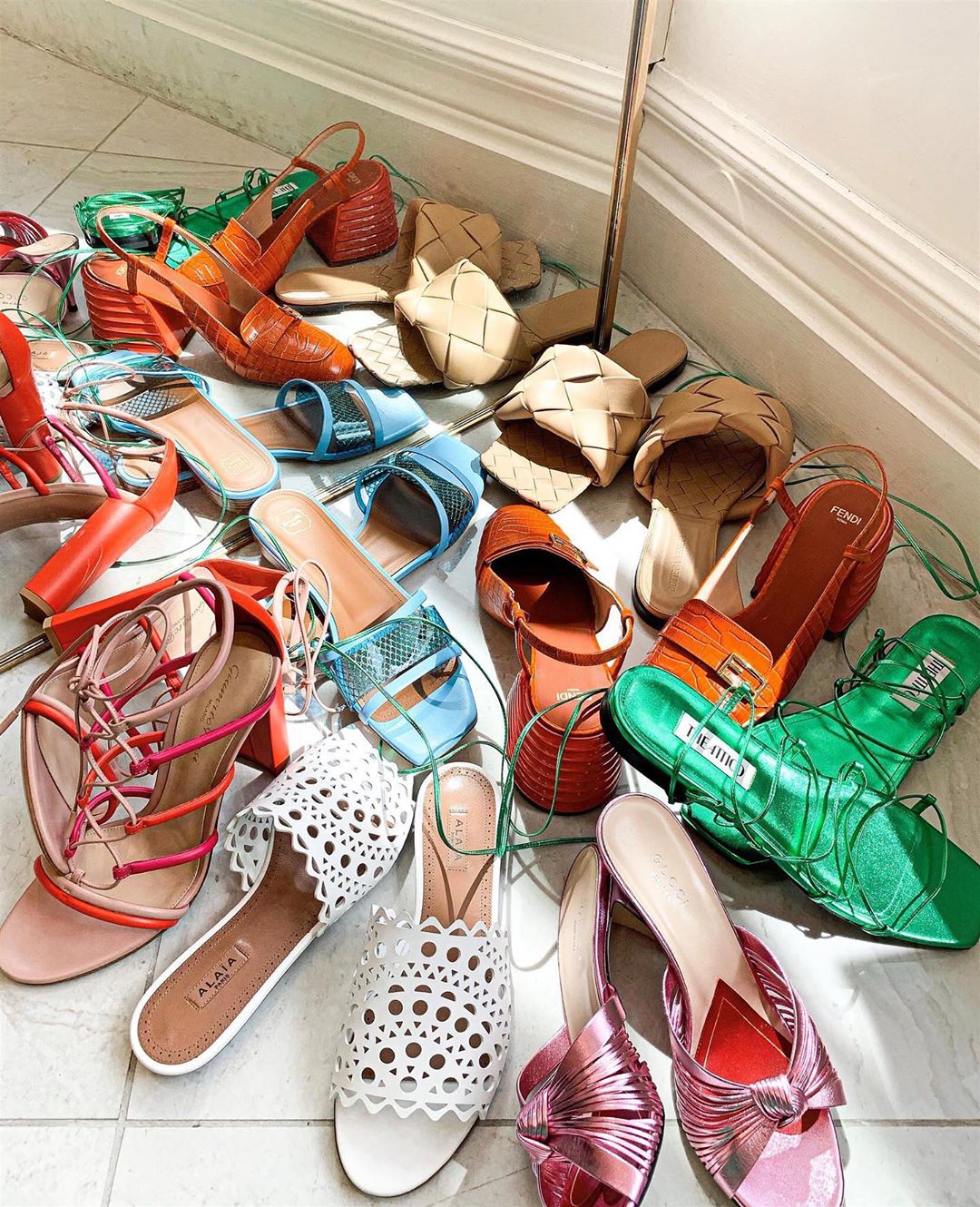 Many shoes. Many shoes. женская гардеробная туфли. Many shoes. каясан обувь.