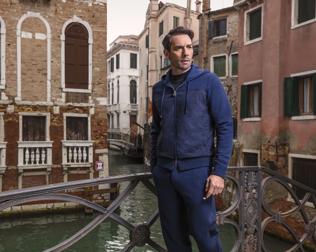 Stefano Ricci - For a finishing sporty touch, #SR jogging suit is a perfect element for your autumn days.⁣
.⁣⁣
#stefanoricci #srworld #madeinitaly #fattoinitalia #srluxury #ootd
