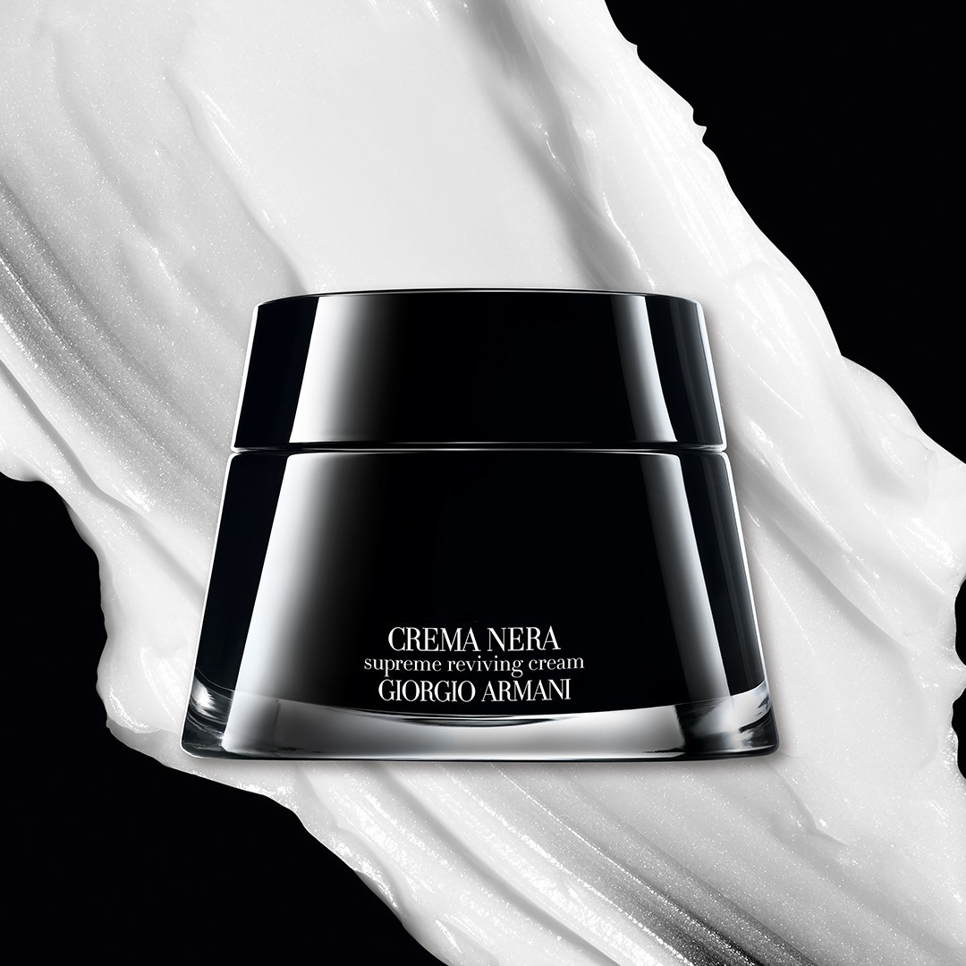 Armani beauty - ​The haute couture skincare icon. The sensual "double silk" texture of CREMA NERA SUPREME REVIVING CREAM melts into skin upon contact for instant nourishment and an incredibly soft fee...