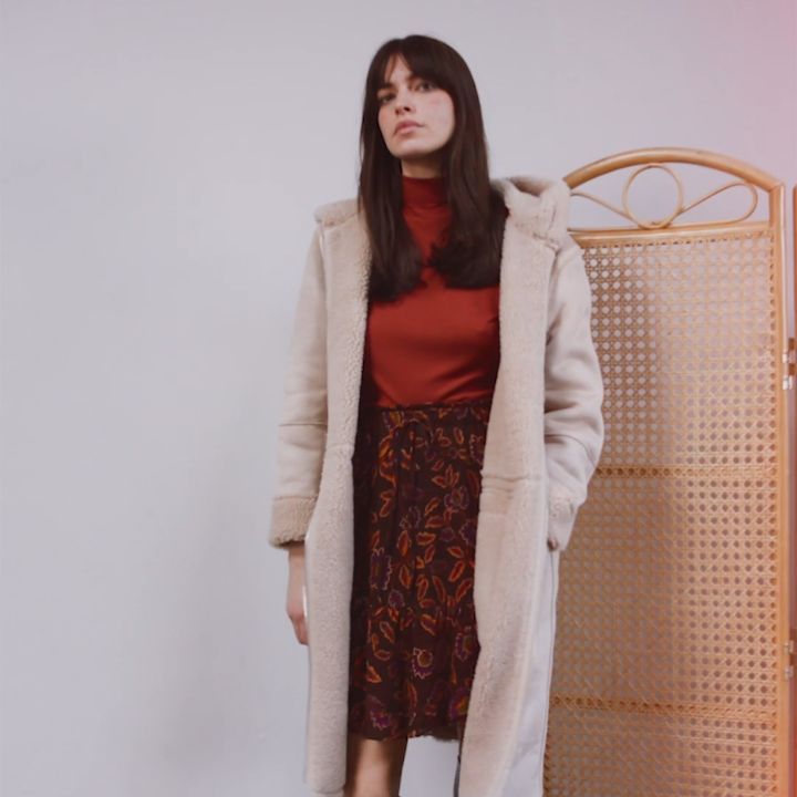 SET by Maya Junger - Indecisive? Don't need to with our reversible coat. Choose between elegant vegan suede leather or a more casual teddy lining. 

#SETfashion #portobelloroad #reversiblecoat #outdoo...
