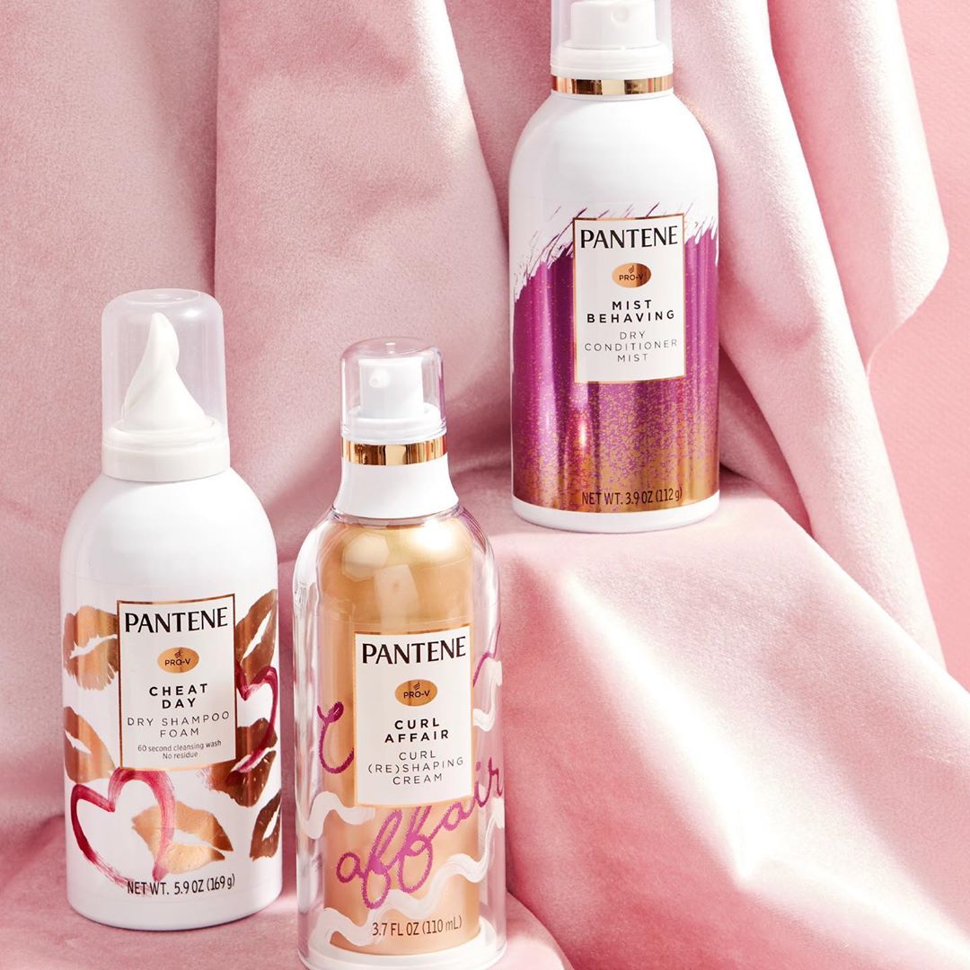 Pantene Pro-V - 😫 You've got 5 minutes to refresh your hair before your Facetime date: CHOOSE YOUR FIGHTER! ⬇️
.
.
.
.
#curls #curlygirls #curlproducts #seconddaycurls #dryshampoo